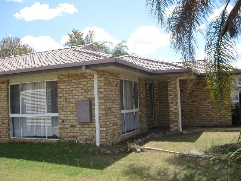 15 Helmsley Court, Yamanto QLD 4305