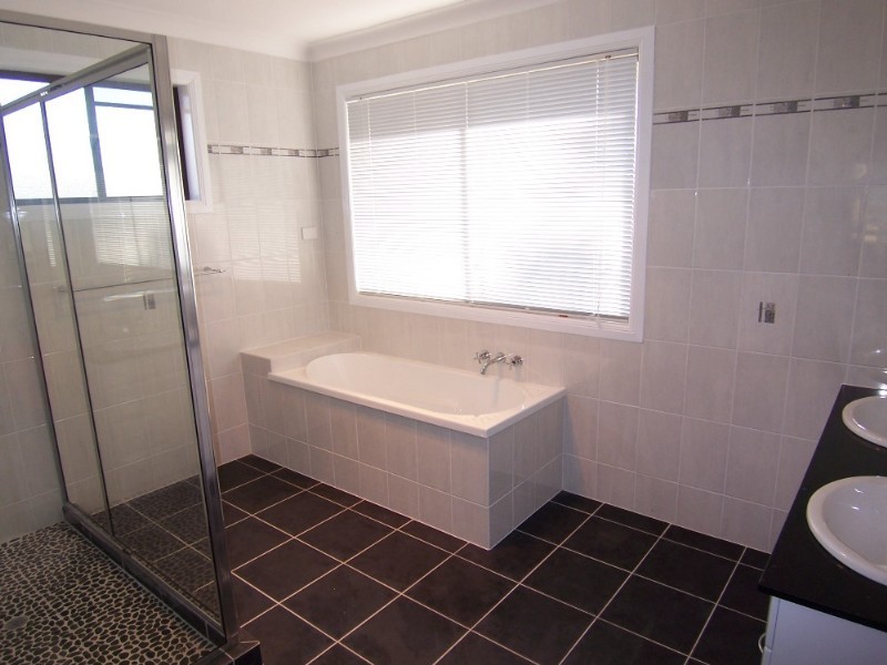 10 Linnings Road, Haigslea QLD 4306