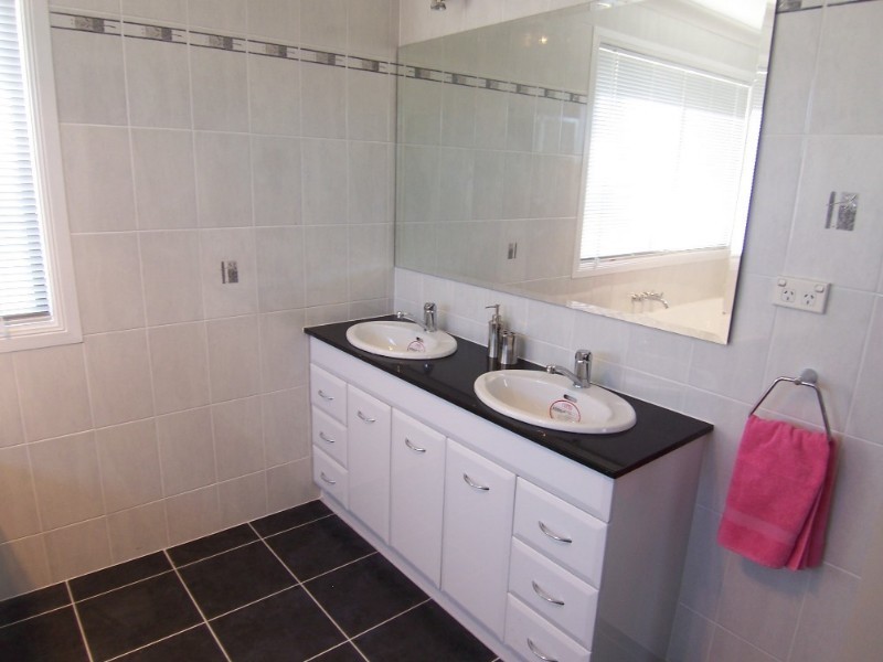 10 Linnings Road, Haigslea QLD 4306