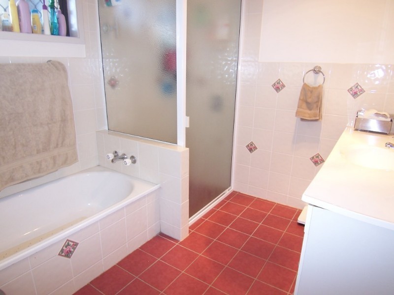 10 Linnings Road, Haigslea QLD 4306