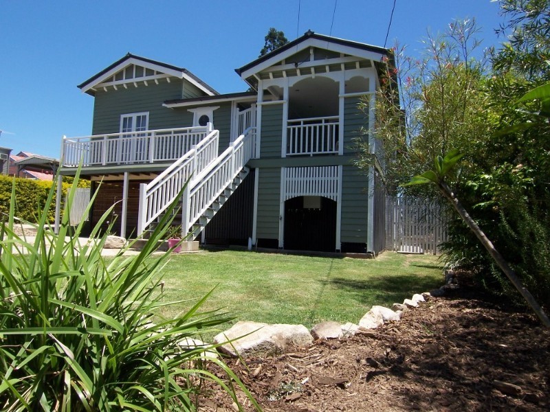 11 Easton Street, Newtown QLD 4305