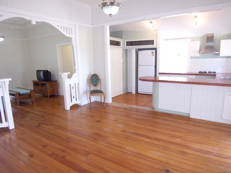 11 Easton Street, Newtown QLD 4305