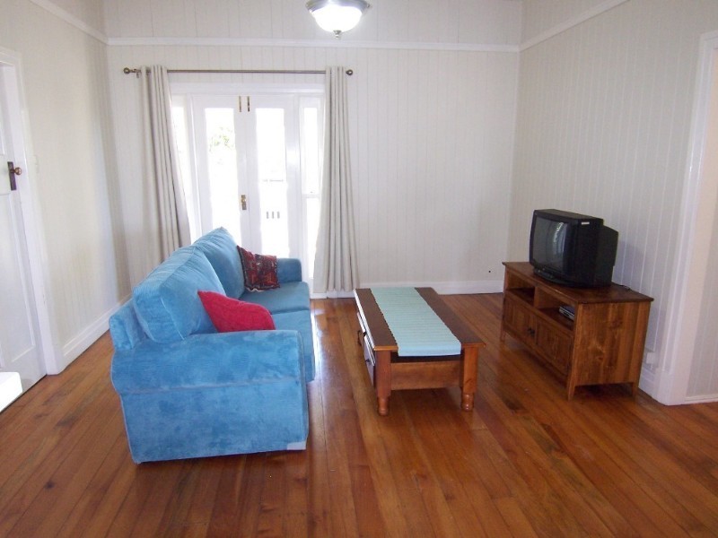 11 Easton Street, Newtown QLD 4305