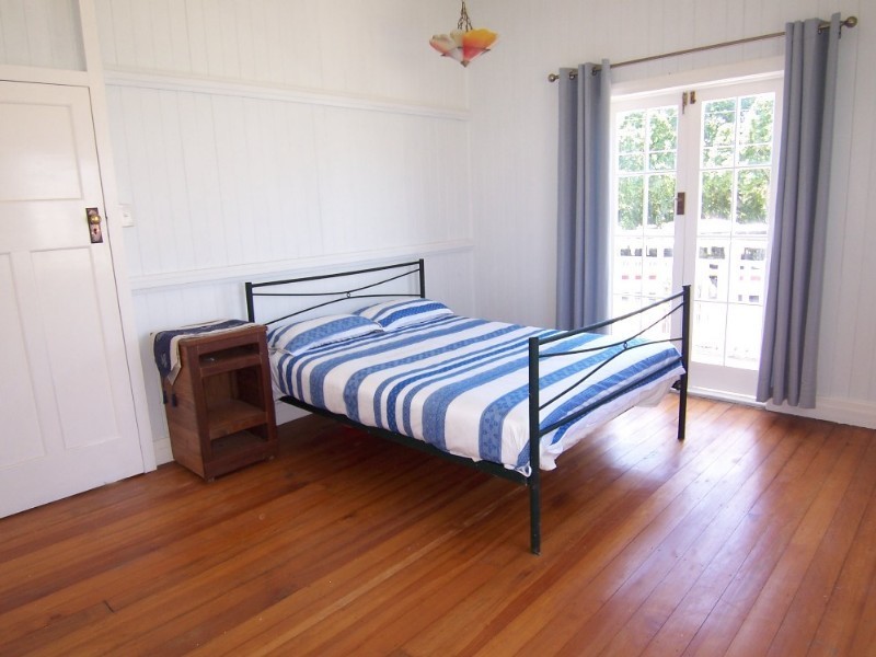 11 Easton Street, Newtown QLD 4305