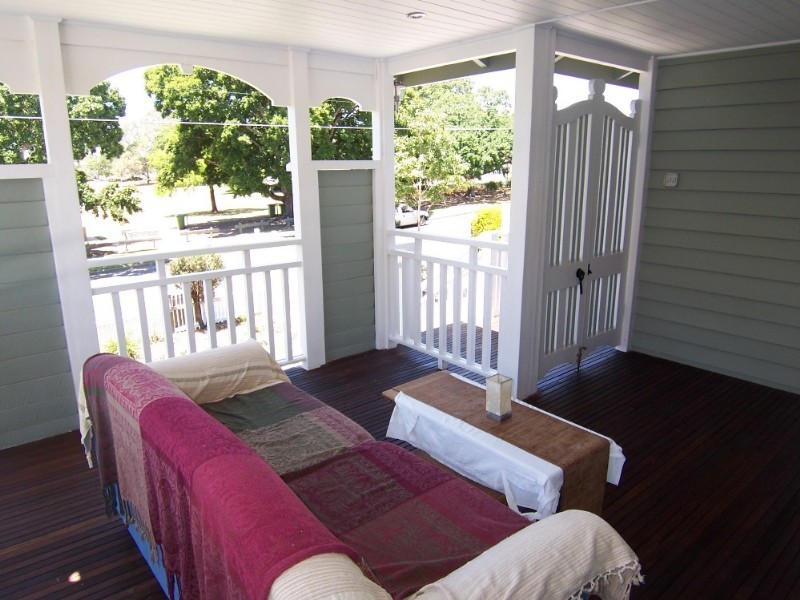 11 Easton Street, Newtown QLD 4305