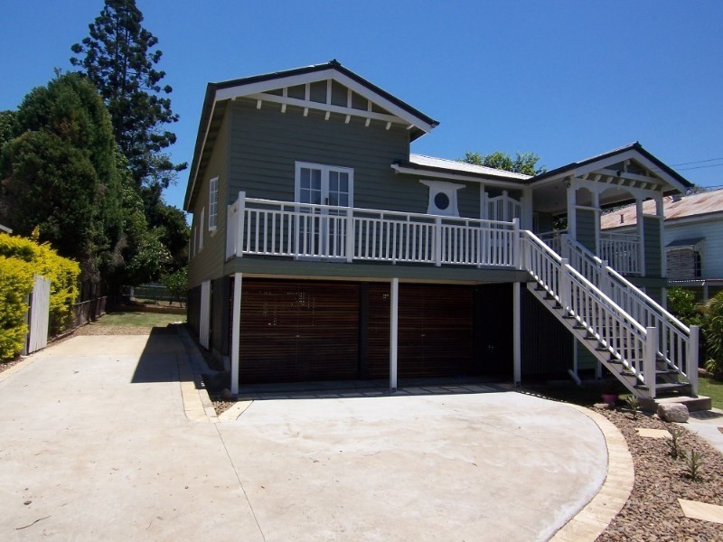 11 Easton Street, Newtown QLD 4305