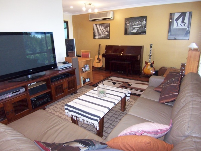 9 Henry Samuel Drive, Redbank Plains QLD 4301