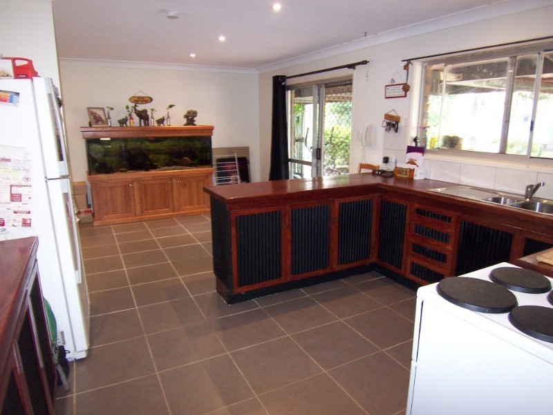 32  Caledonian Road, Thagoona QLD 4306