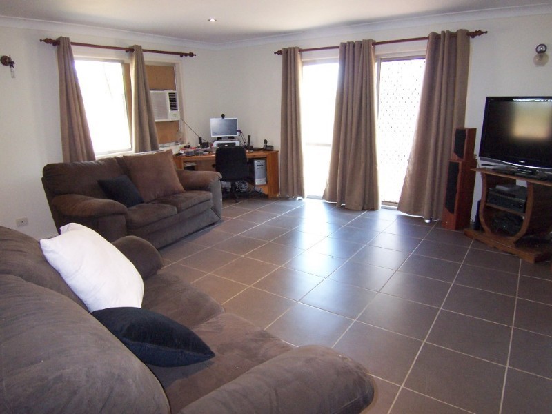 32  Caledonian Road, Thagoona QLD 4306