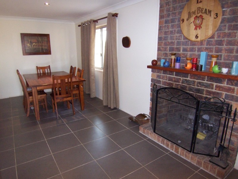 32  Caledonian Road, Thagoona QLD 4306