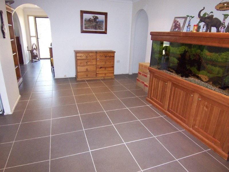 32  Caledonian Road, Thagoona QLD 4306