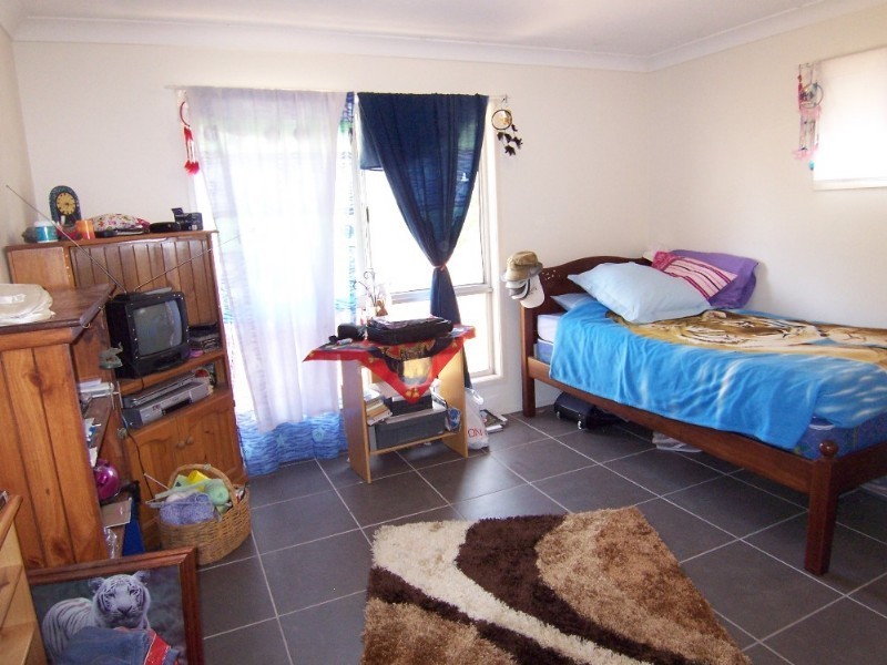 32  Caledonian Road, Thagoona QLD 4306