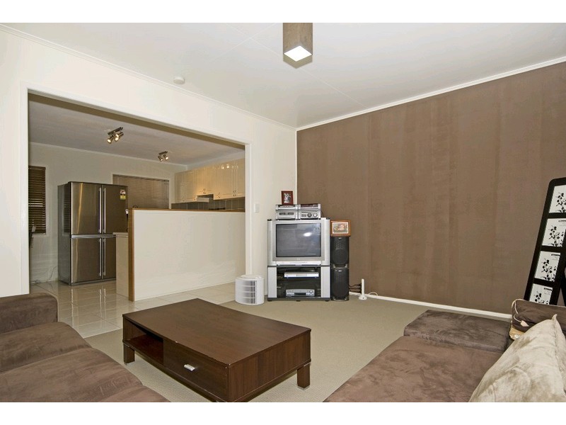 15 Duncan Street, Riverview QLD 4303