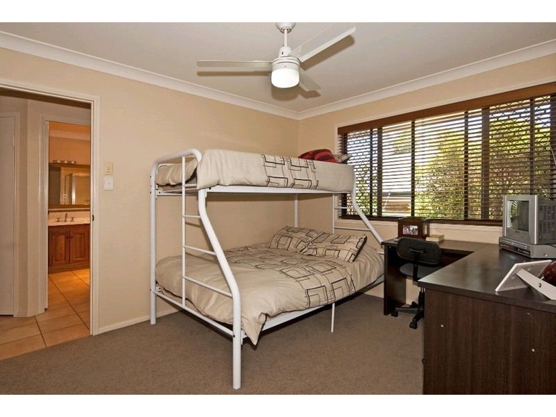 15 Lakewood Court, Flinders View QLD 4305