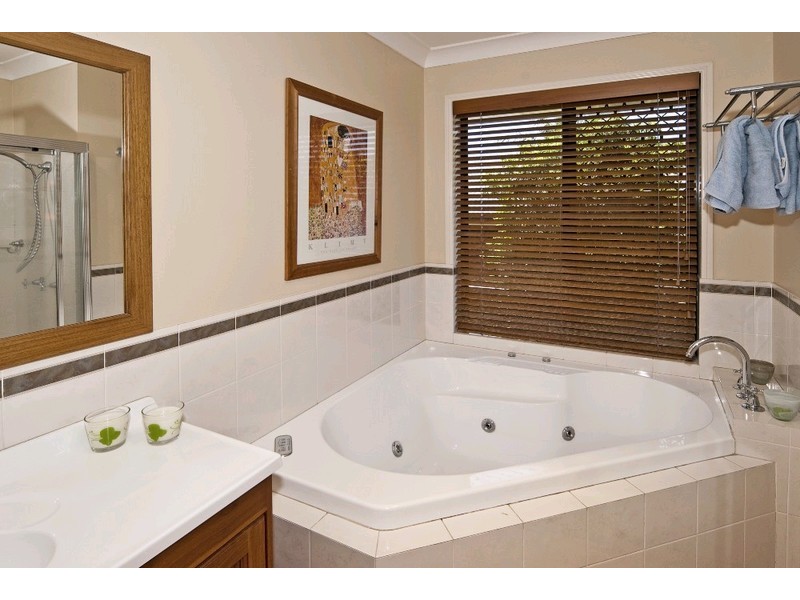 15 Lakewood Court, Flinders View QLD 4305
