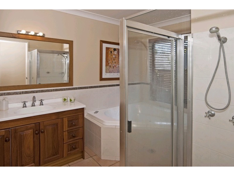 15 Lakewood Court, Flinders View QLD 4305