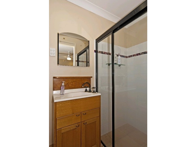15 Lakewood Court, Flinders View QLD 4305