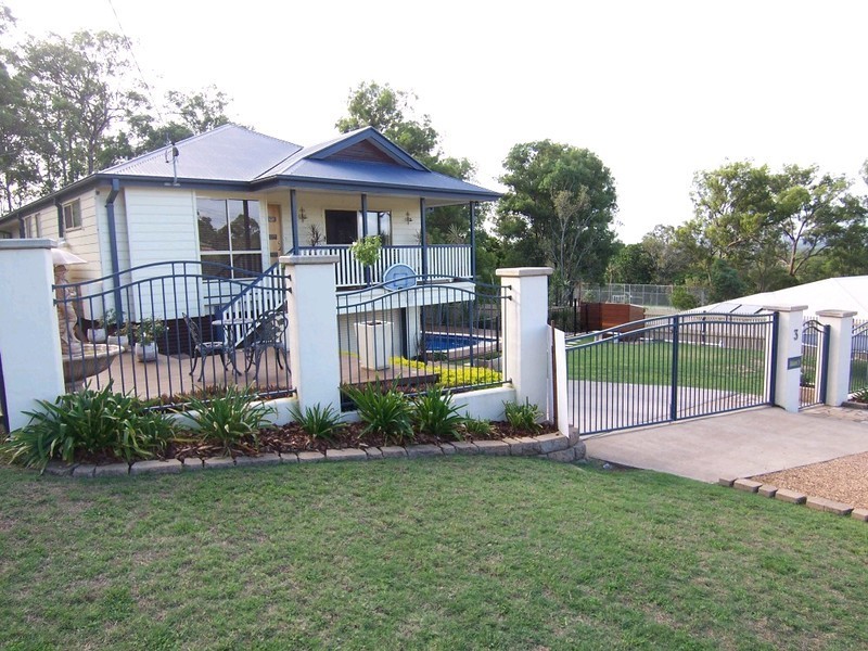 3 Walter Street, Blackstone QLD 4304