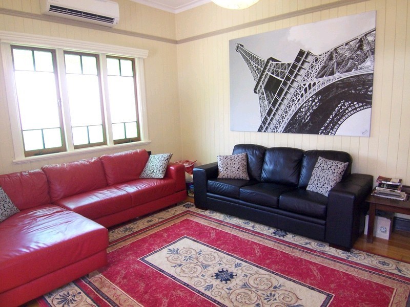 18 Lusitania Street, Newtown QLD 4305