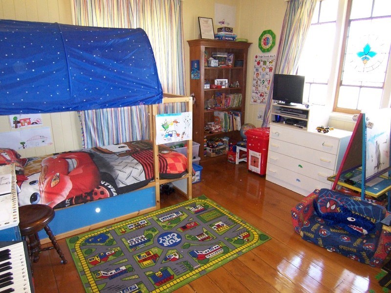 18 Lusitania Street, Newtown QLD 4305