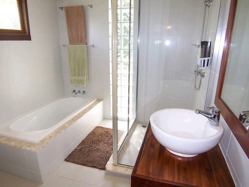 18 Lusitania Street, Newtown QLD 4305