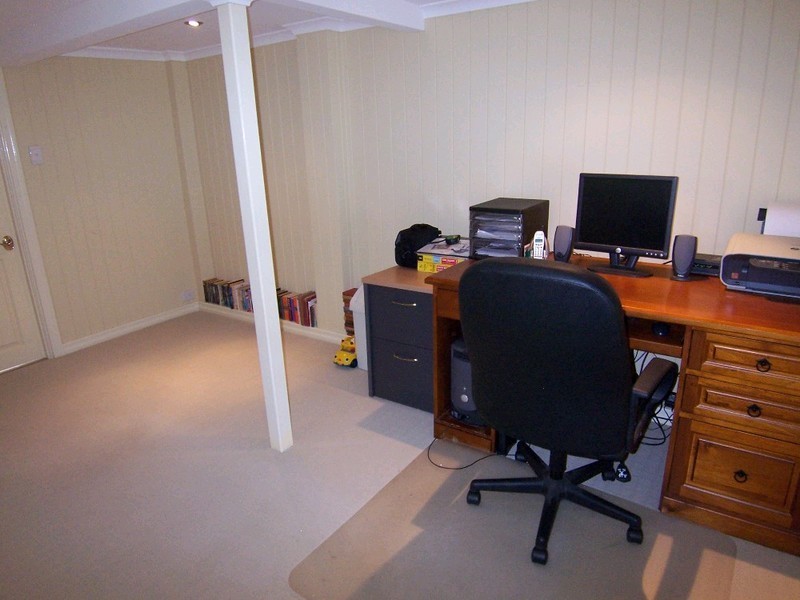 18 Lusitania Street, Newtown QLD 4305