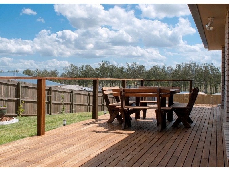 8 Truscot Court, Fernvale QLD 4306