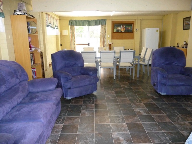 23 Skinner Crescent, Silkstone QLD 4304