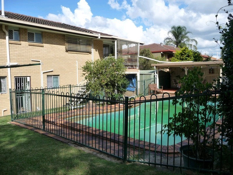 23 Skinner Crescent, Silkstone QLD 4304