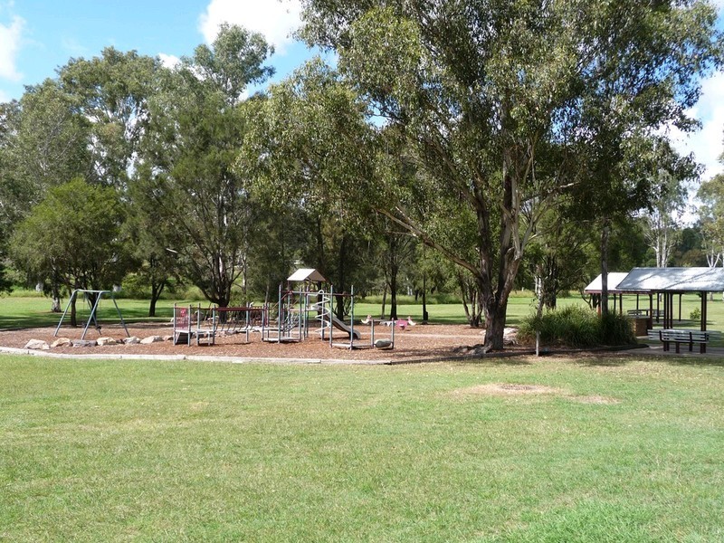 23 Skinner Crescent, Silkstone QLD 4304