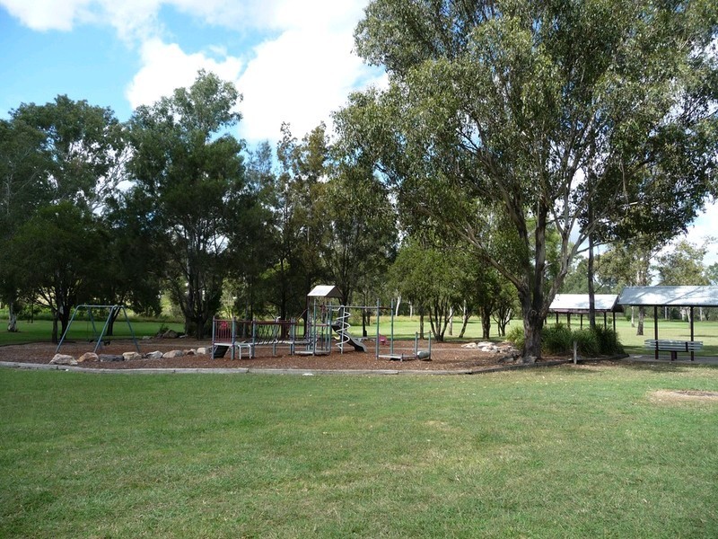 23 Skinner Crescent, Silkstone QLD 4304