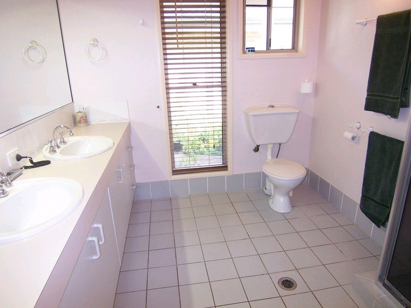 737 Mount Crosby Road, Karana Downs QLD 4306