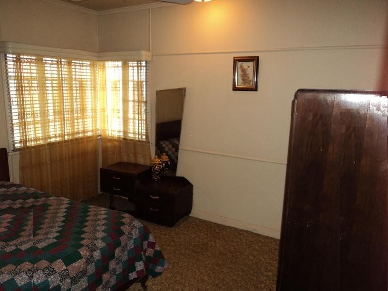 4 Phyllis Street, Eastern Heights QLD 4305