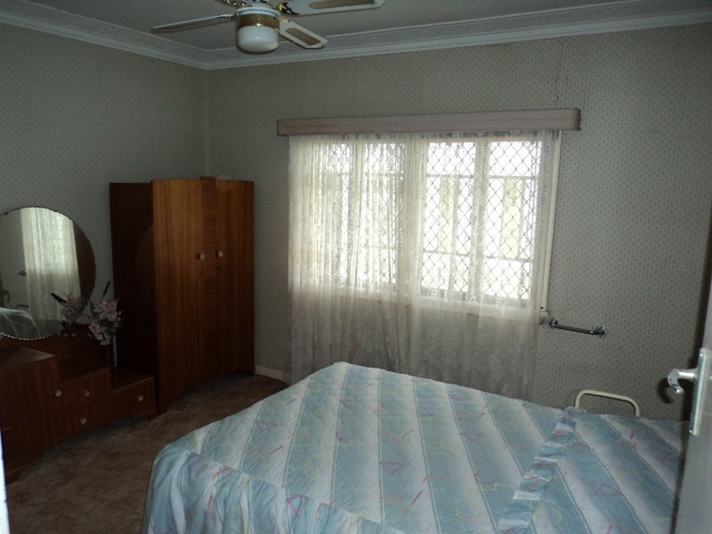 4 Phyllis Street, Eastern Heights QLD 4305