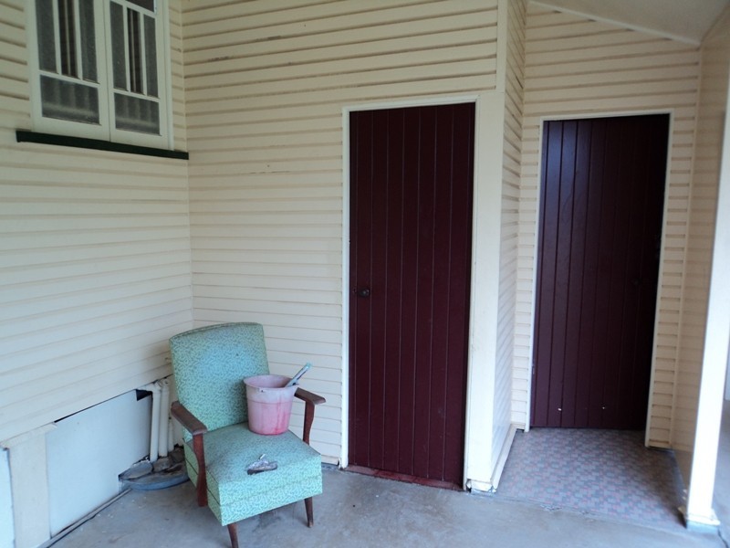 4 Phyllis Street, Eastern Heights QLD 4305