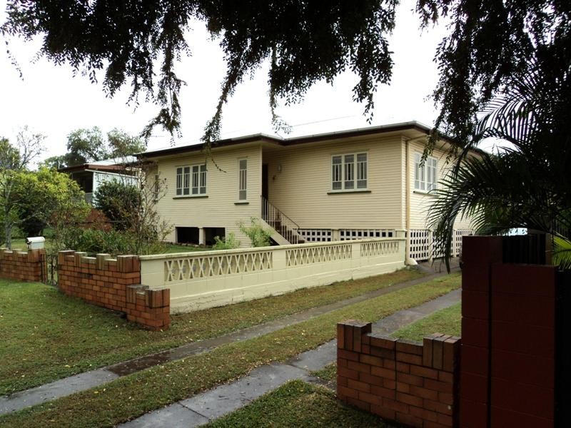 4 Phyllis Street, Eastern Heights QLD 4305