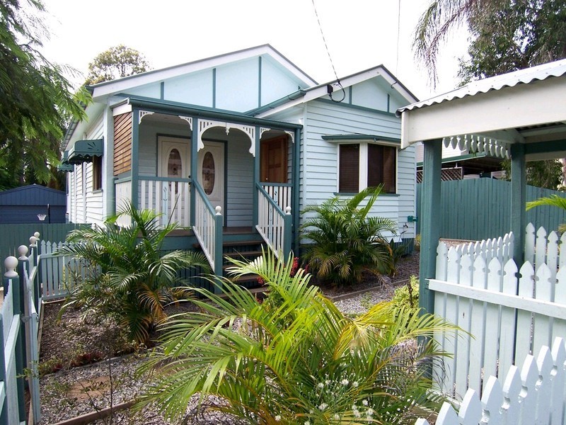 28 Thomas Street, Blackstone QLD 4304