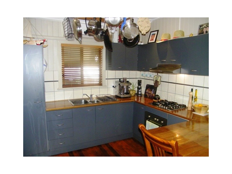 28 Thomas Street, Blackstone QLD 4304