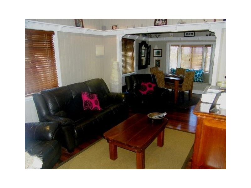 28 Thomas Street, Blackstone QLD 4304