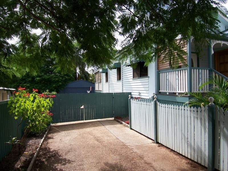 28 Thomas Street, Blackstone QLD 4304