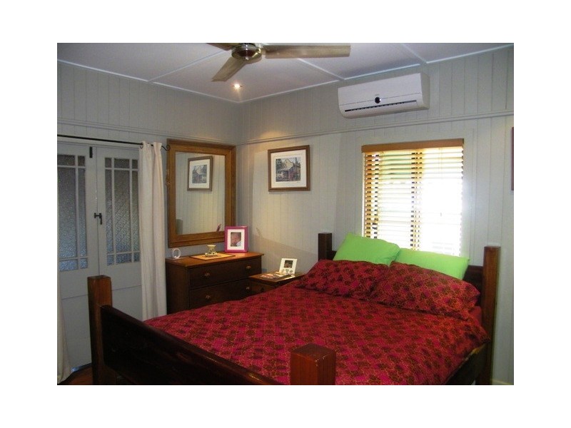 28 Thomas Street, Blackstone QLD 4304