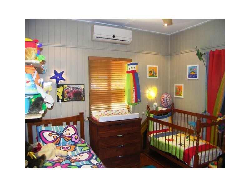 28 Thomas Street, Blackstone QLD 4304