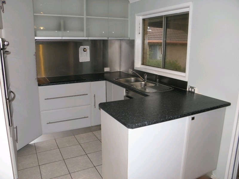 35 Caroline Street, Riverview QLD 4303