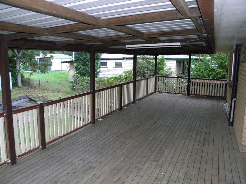 35 Caroline Street, Riverview QLD 4303