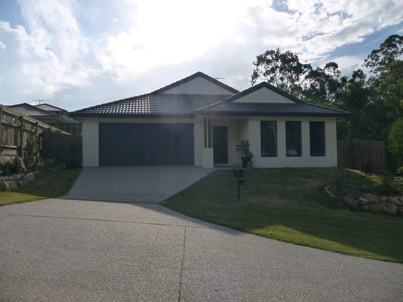 8 Berkeley Circuit, Bellbird Park QLD 4300