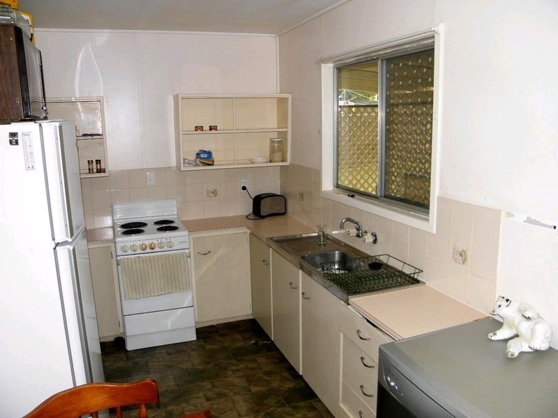 18 Trudy Street, Raceview QLD 4305
