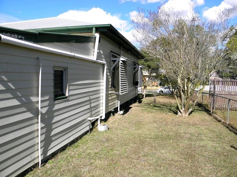 34 Clifton Street, Booval QLD 4304