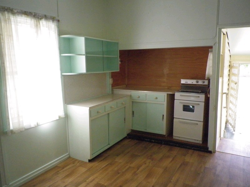 34 Clifton Street, Booval QLD 4304