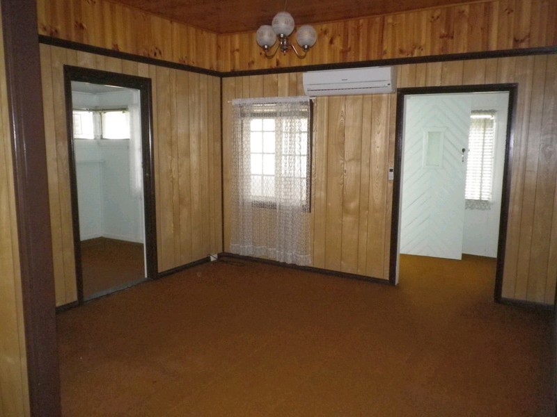 34 Clifton Street, Booval QLD 4304