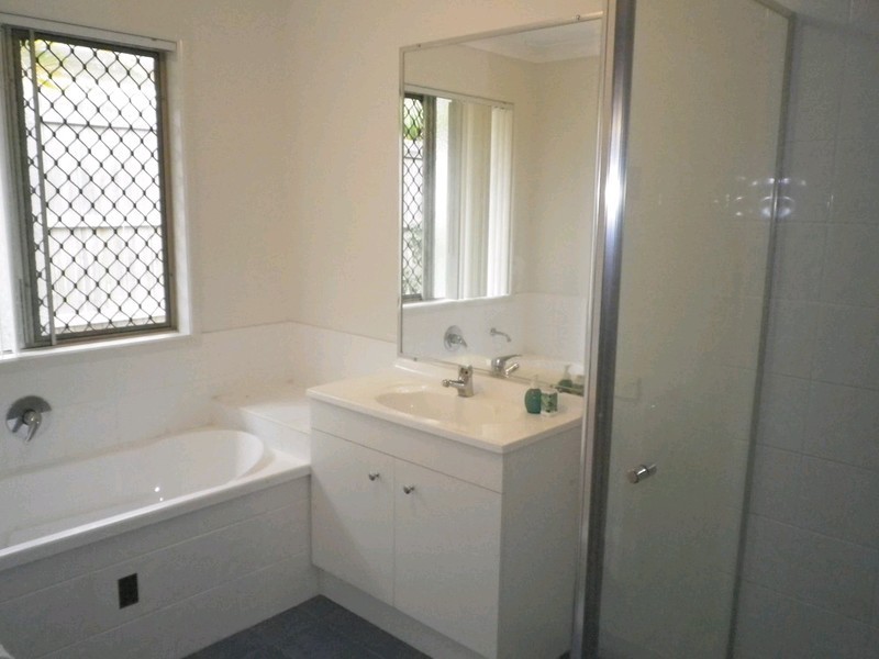 17 Comona Court, Wulkuraka QLD 4305